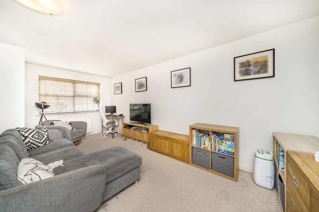 Property photo 2 of 6