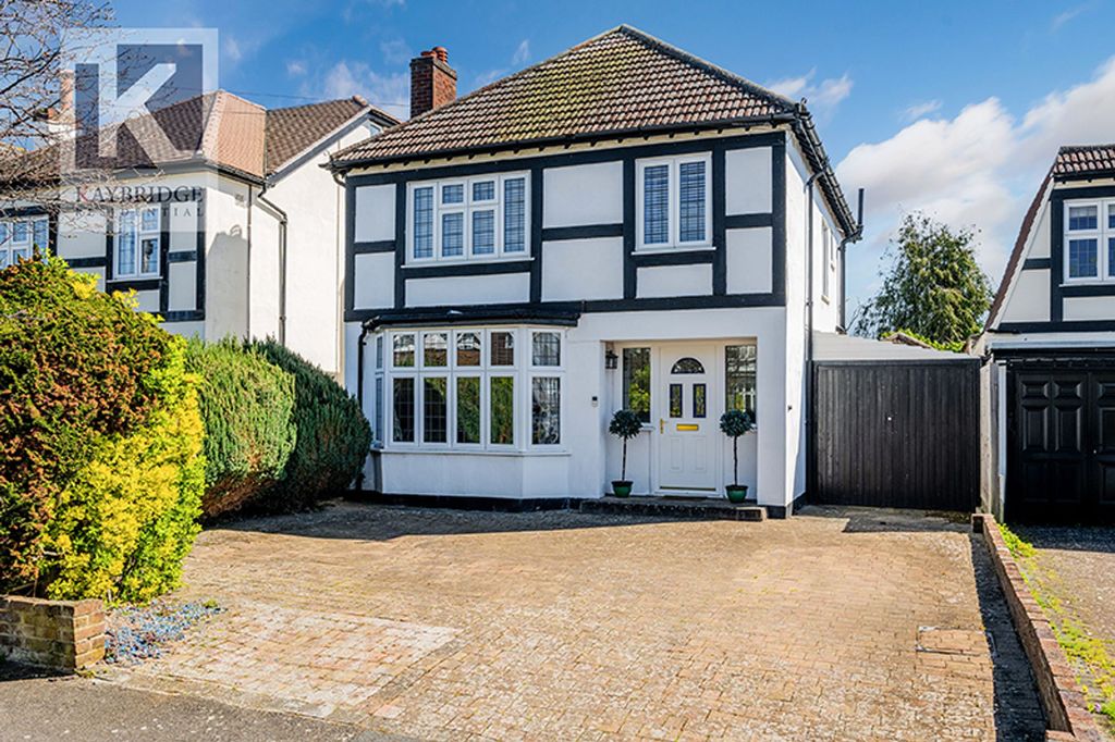 Property photo 1 of 15 Waverley Road - Epsom