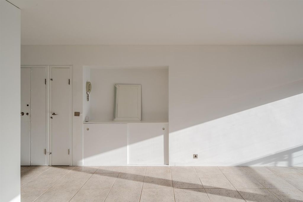 Property photo 3 of 12 27 Speed House - Npp08873.Jpg