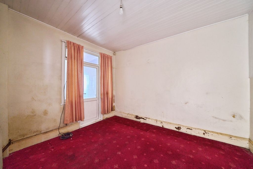 Property photo 3 of 18 Pbox-Img.Jpg