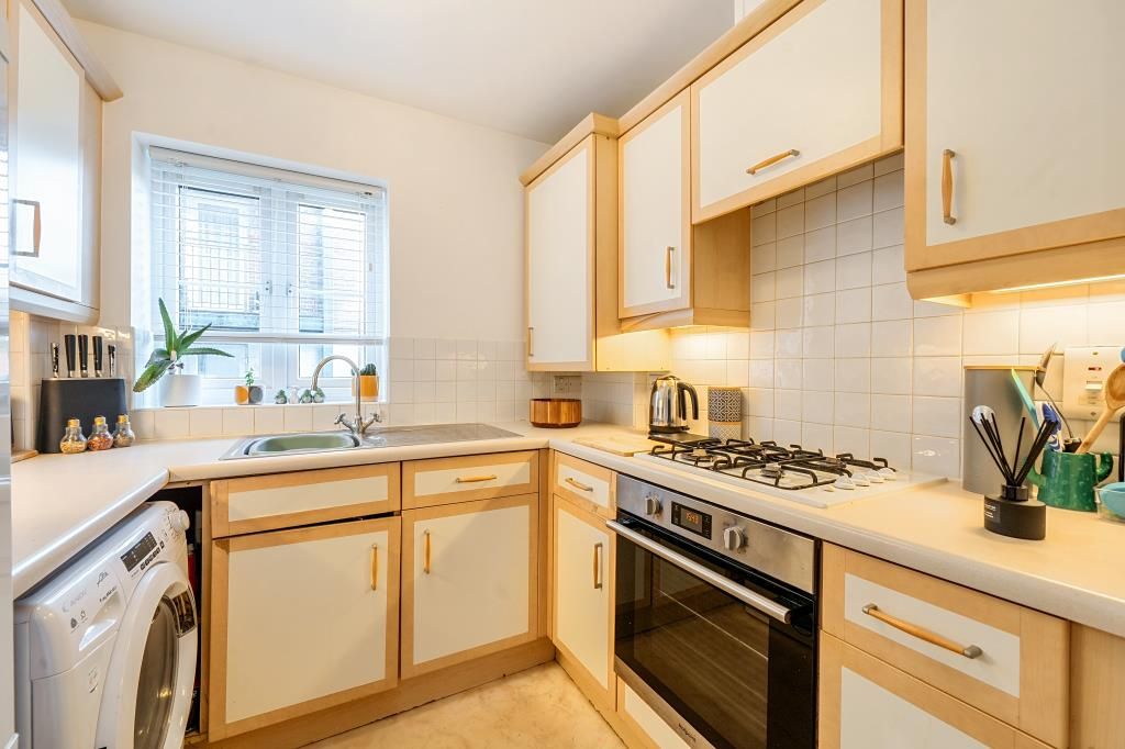 Property photo 2 of 21 Kitchen