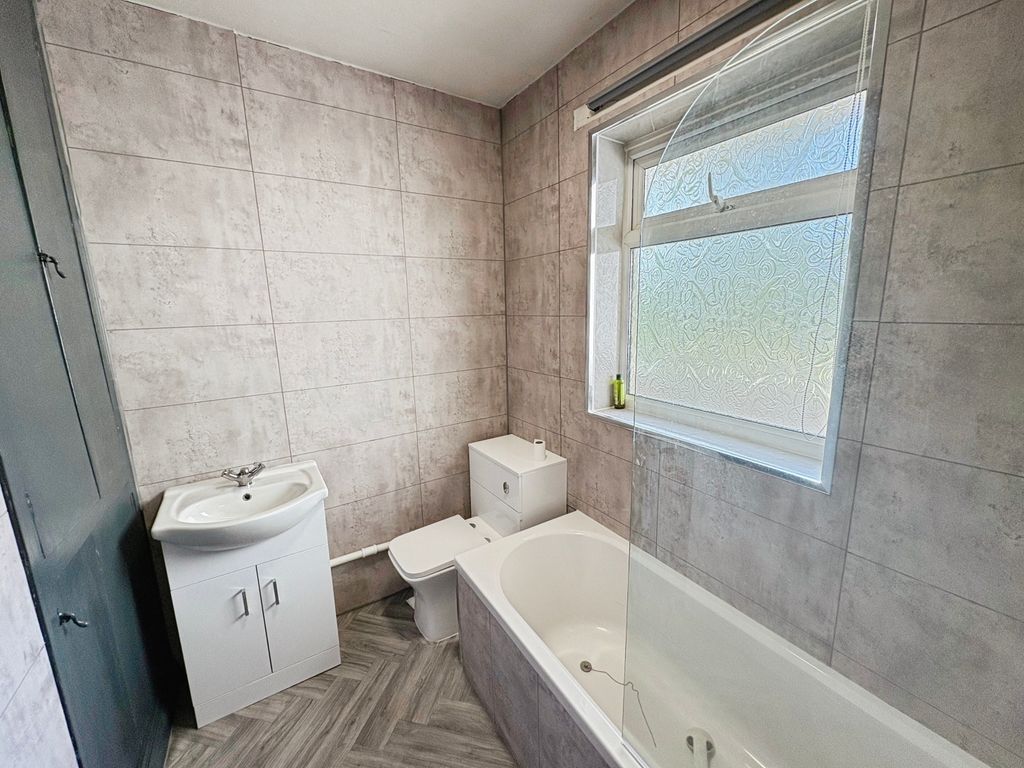Property photo 2 of 13 Bathroom