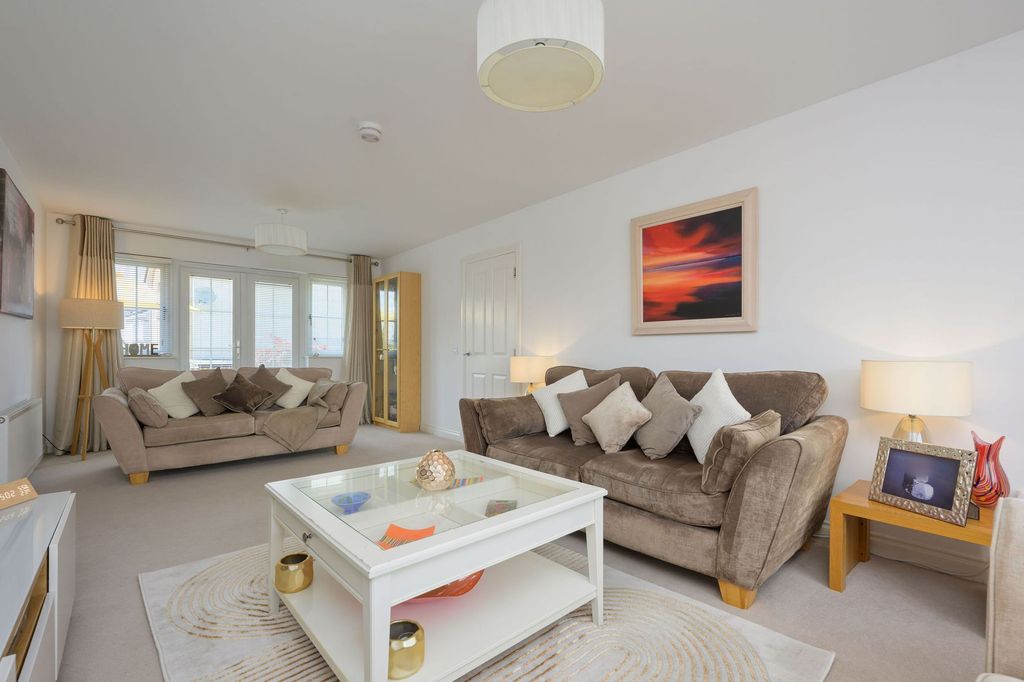 Property photo 2 of 40
