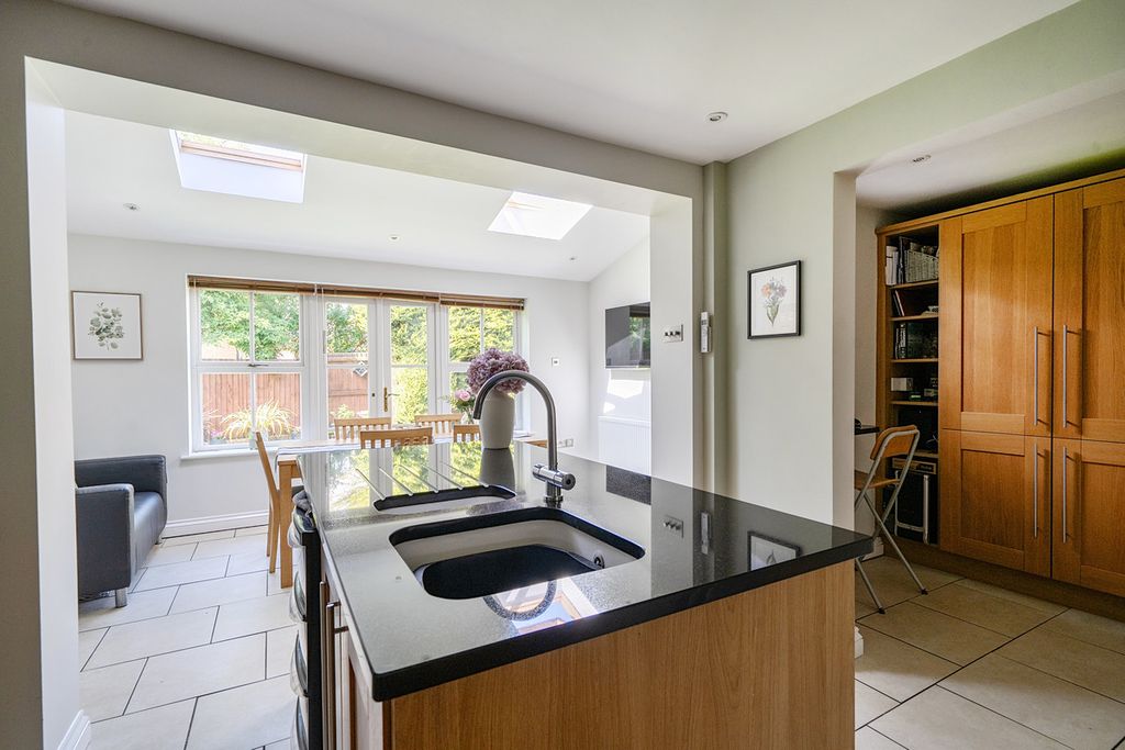 Property photo 3 of 25