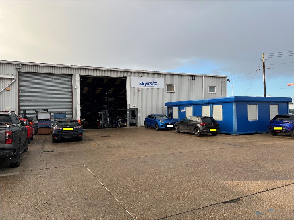 Property photo 1 of 2