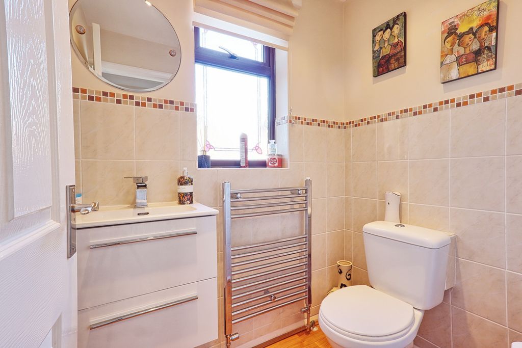 Property photo 3 of 33
