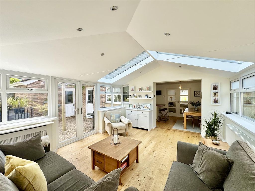 Property photo 2 of 33 Conservatory