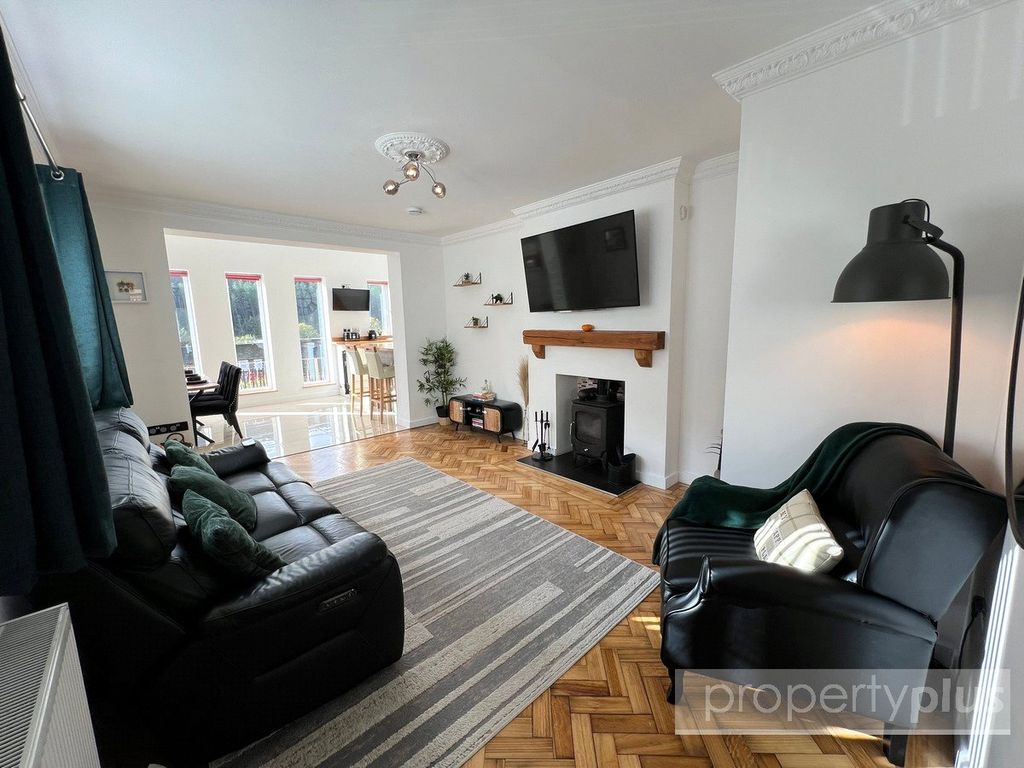 Property photo 3 of 32 Picture No. 05