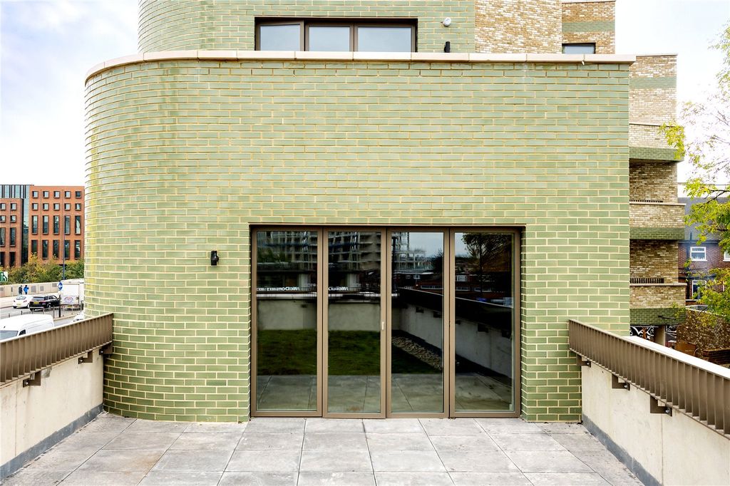 Property photo 2 of 18 Picture No. 22