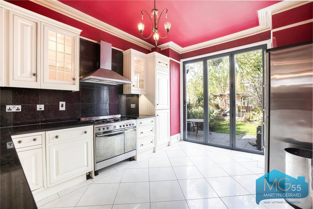 Property photo 2 of 25 Picture No. 13