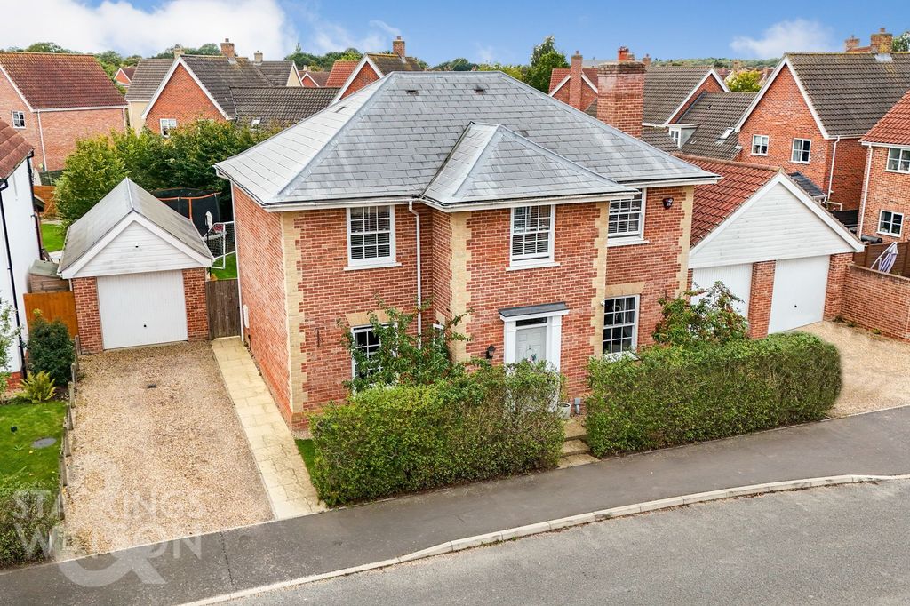 Property photo 2 of 27