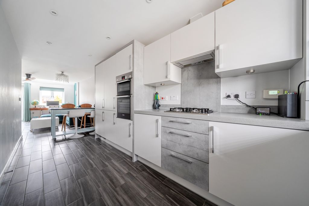 Property photo 3 of 18 Kitchen Diner