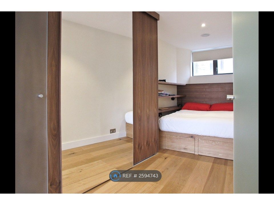 Property photo 2 of 7 Bedroom With Rear Light Well In View