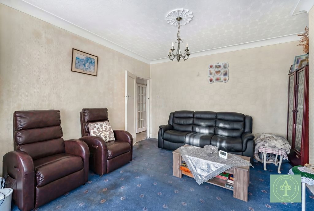 Property photo 3 of 19 Gallery