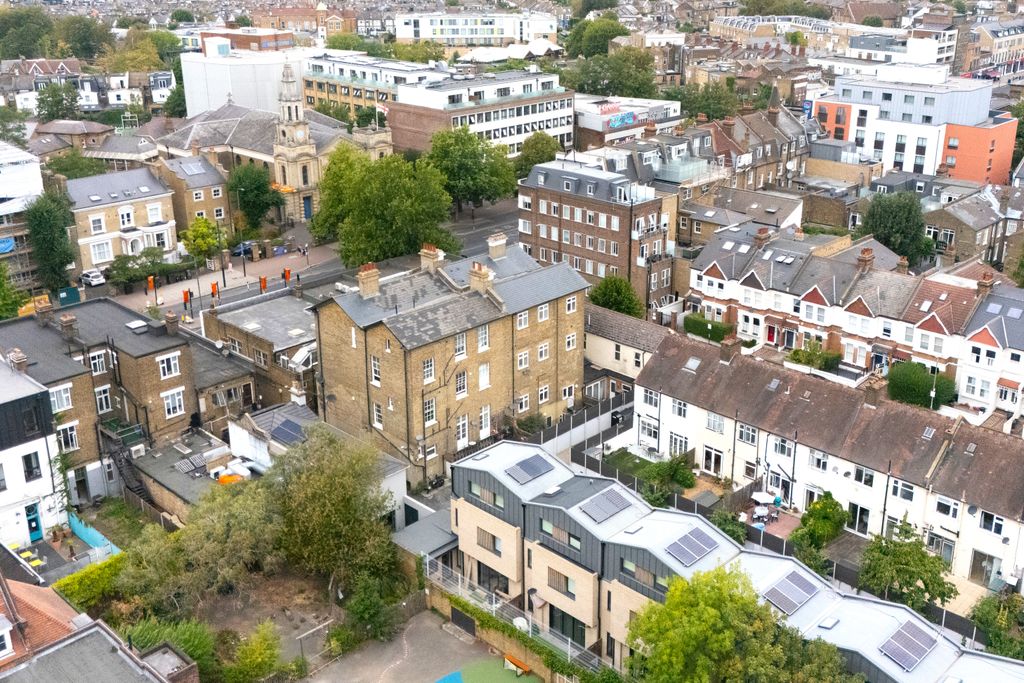 Property photo 2 of 44 187 Balham High Road, Balham, London Sw12 9Be