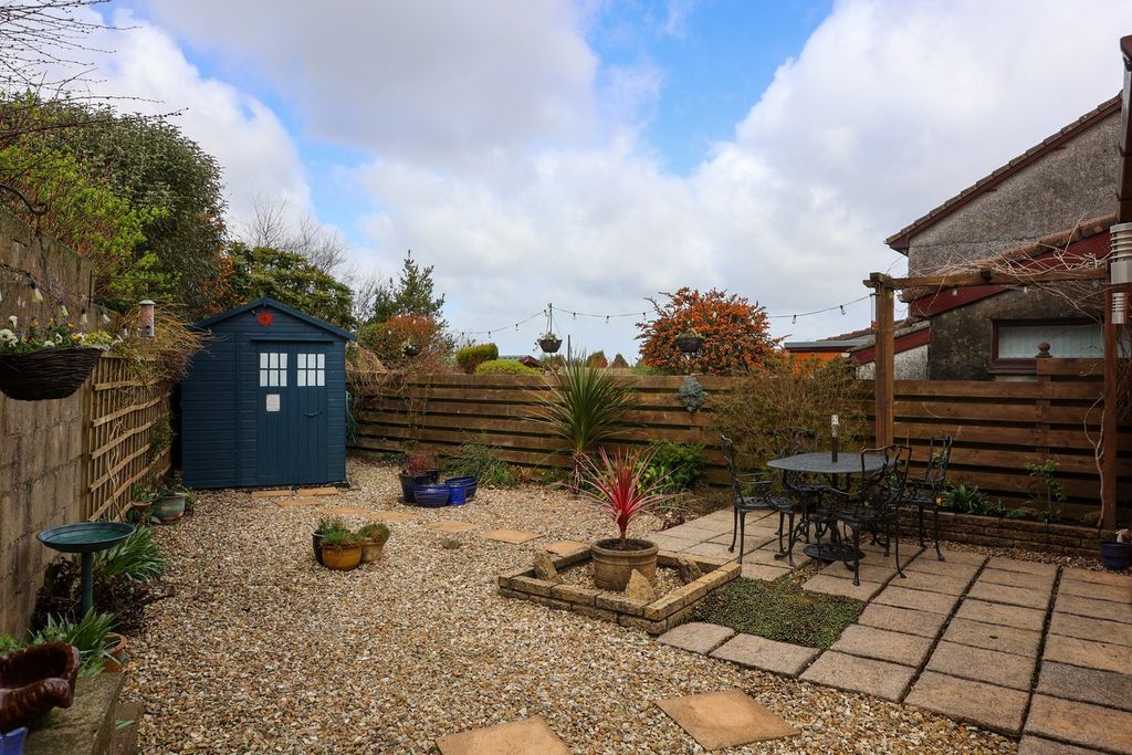 Property photo 2 of 25