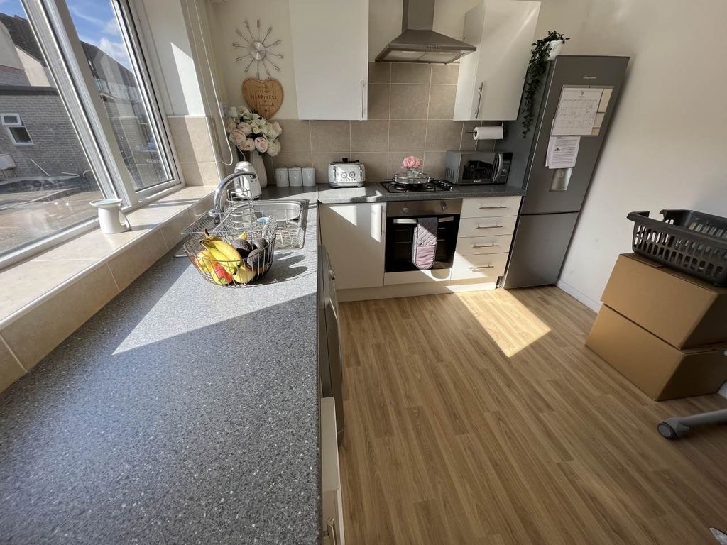 Property photo 2 of 10 Kitchn