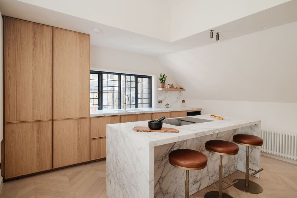 Property photo 2 of 43