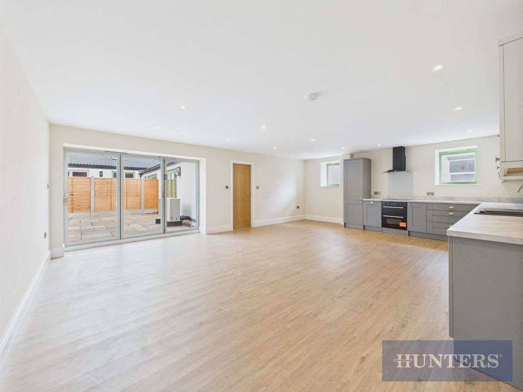 Property photo 3 of 15 Cam05316G0-Pr0134-Still007.Jpg