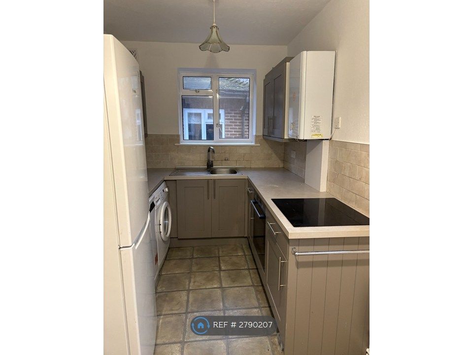 Property photo 2 of 6 Kitchen