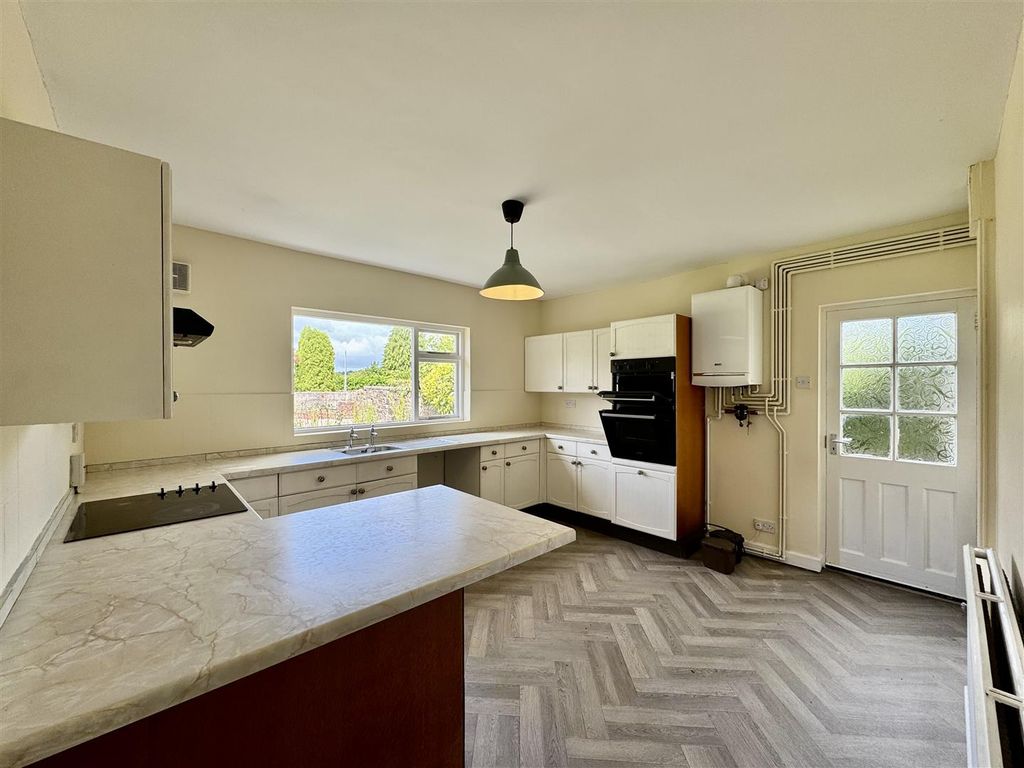 Property photo 3 of 17 Kitchen