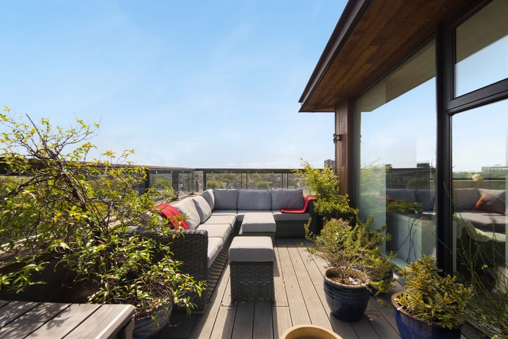 Property photo 1 of 17 Picture No. 01