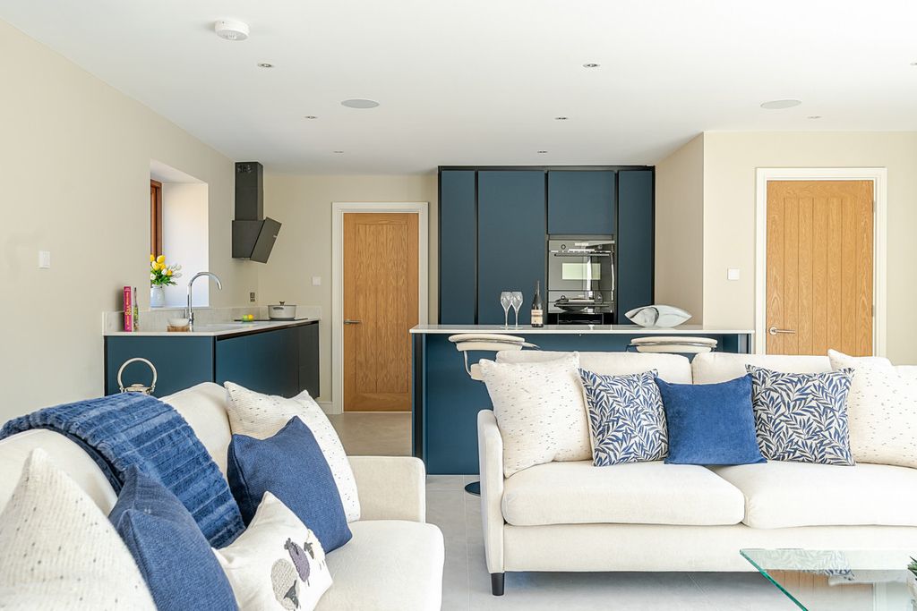 Property photo 3 of 21