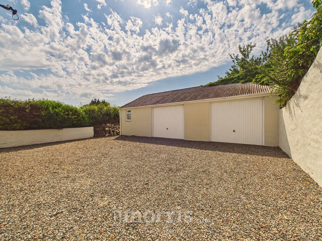 Property photo 2 of 27