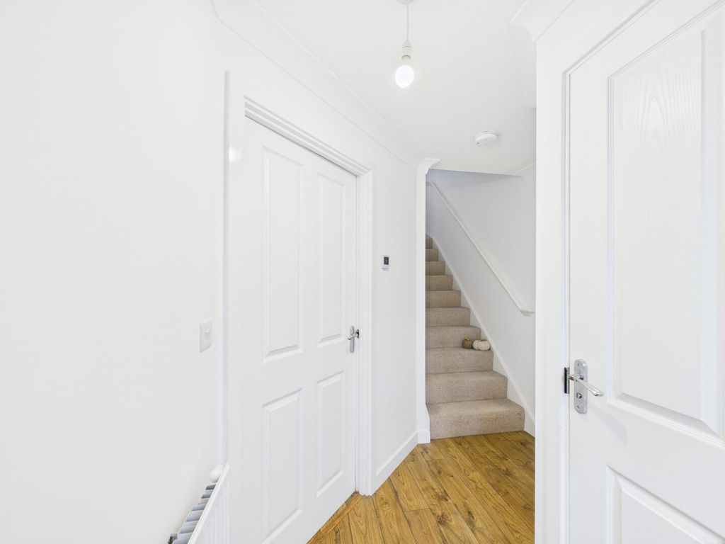 Property photo 2 of 19 Hallway