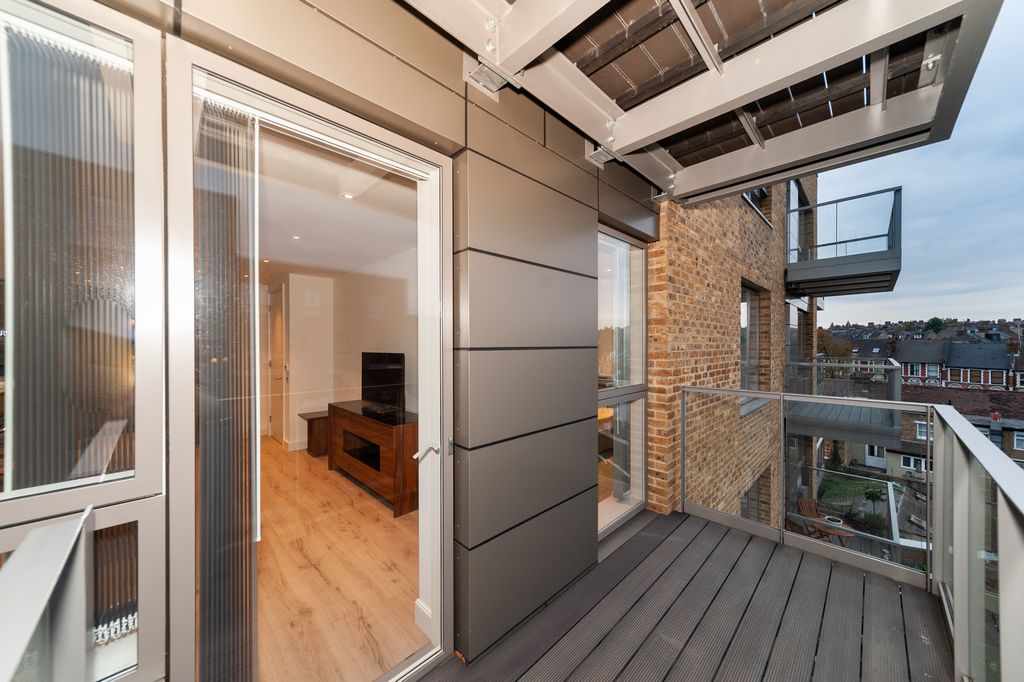 Property photo 2 of 23