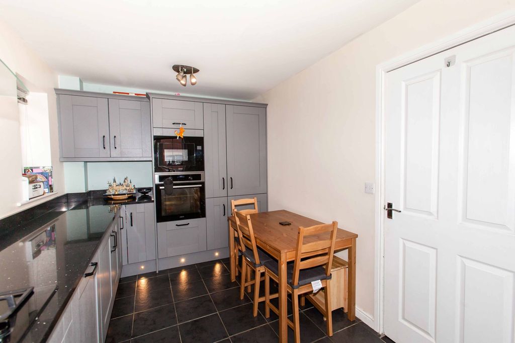 Property photo 2 of 29