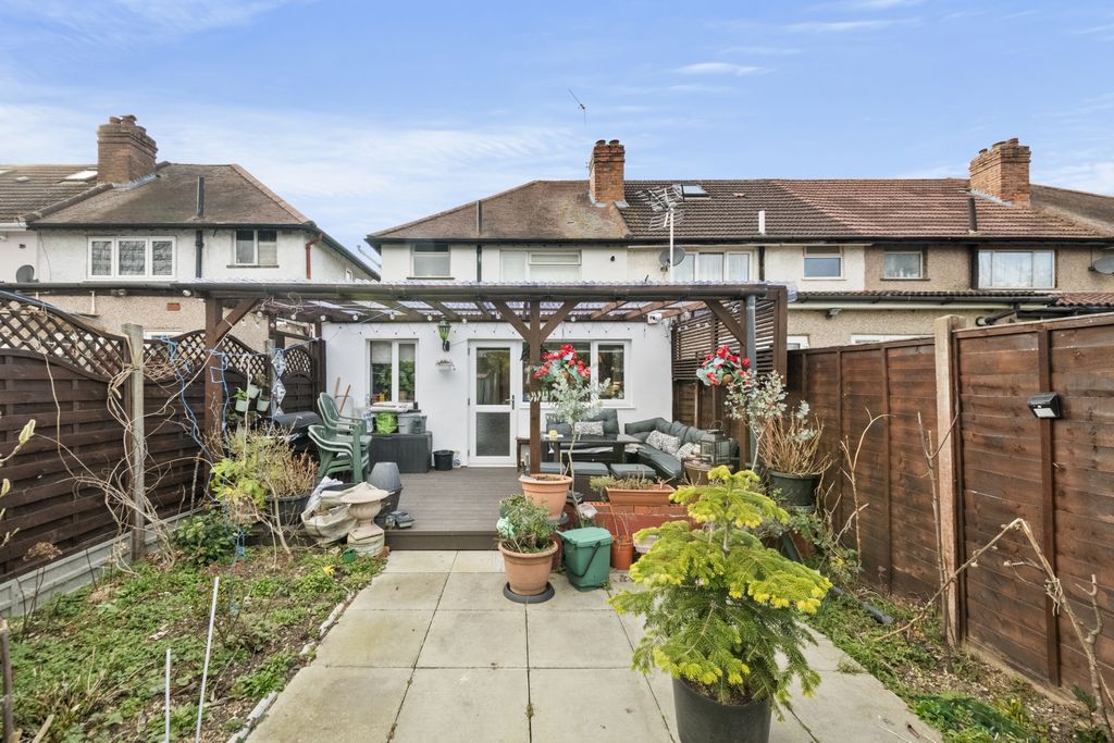 Additional image 7 of 2 bed flat for saleBraund Avenue, Greenford UB6