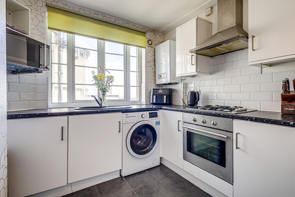 Property photo 2 of 21