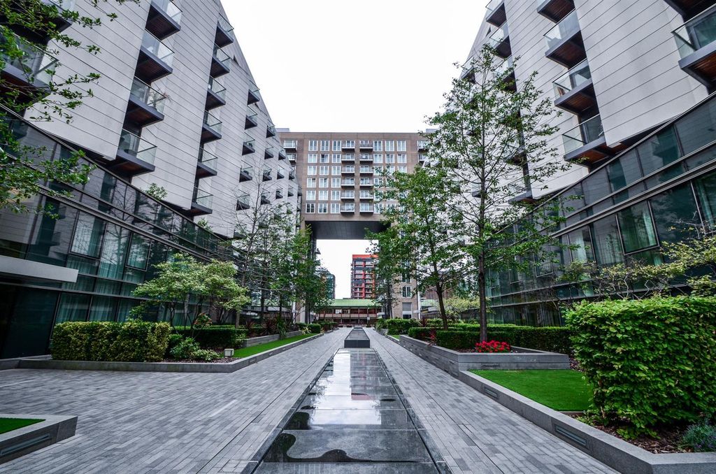 Property photo 3 of 9 Baltimore Wharf