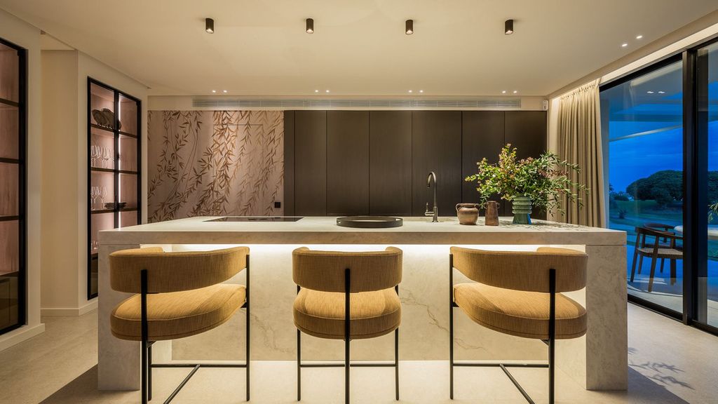 Property photo 3 of 47