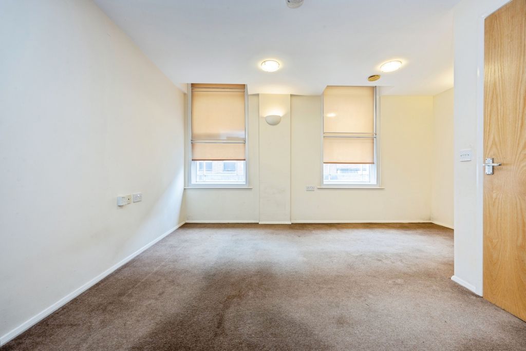 Property photo 2 of 17 Pbox-Img.Jpg