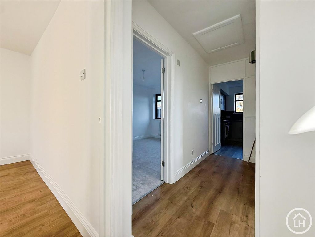 Property photo 3 of 14 Hallway