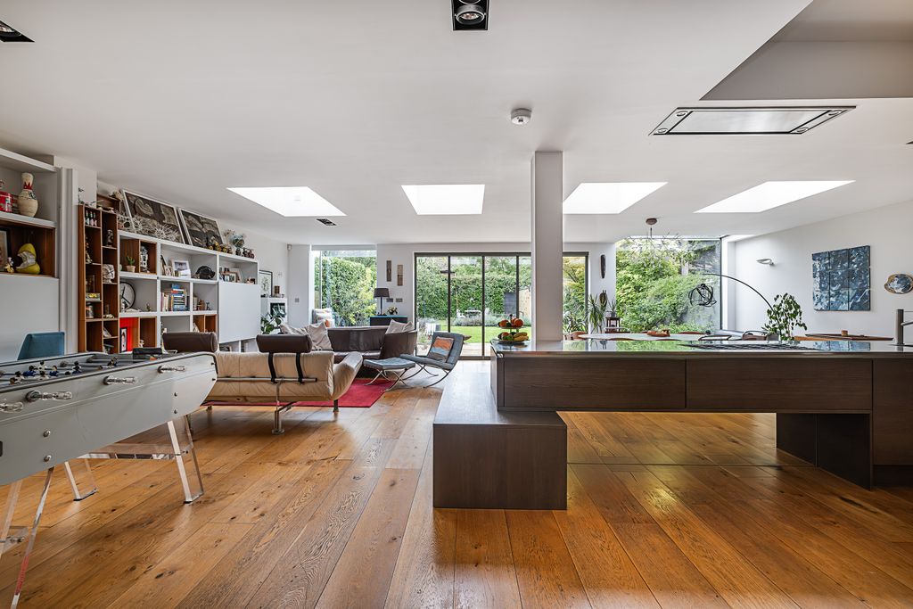 Property photo 3 of 25