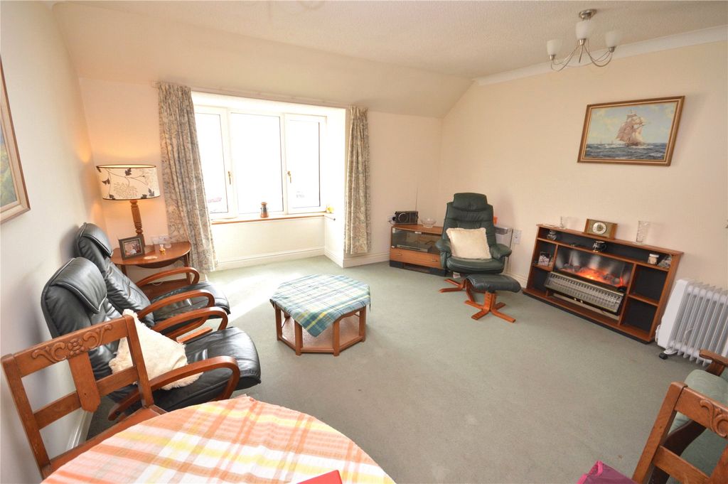 Property photo 2 of 12 Lounge