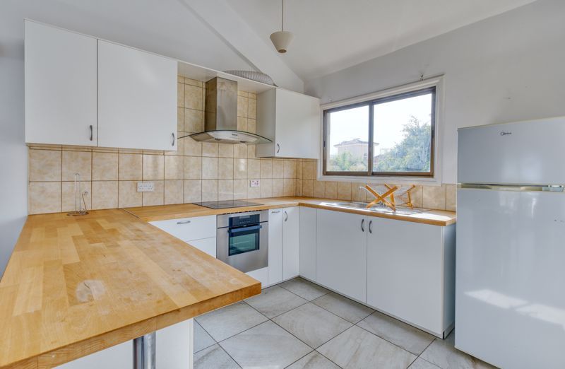 Property photo 2 of 12 Kitchen