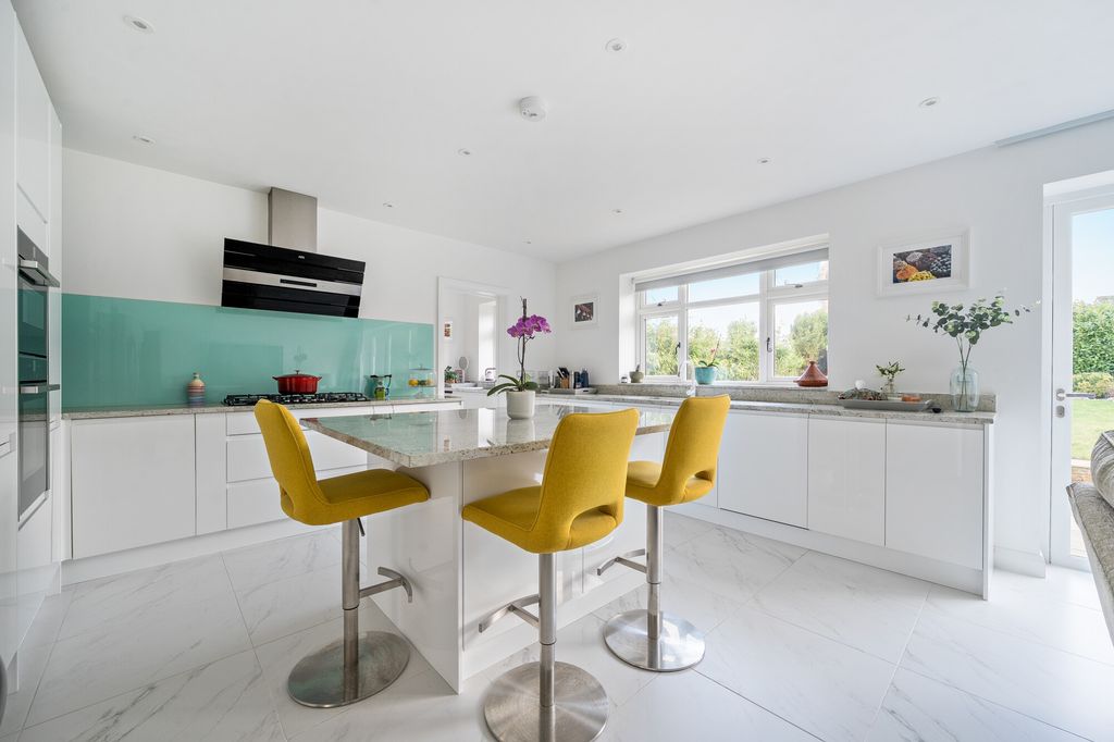 Property photo 3 of 21