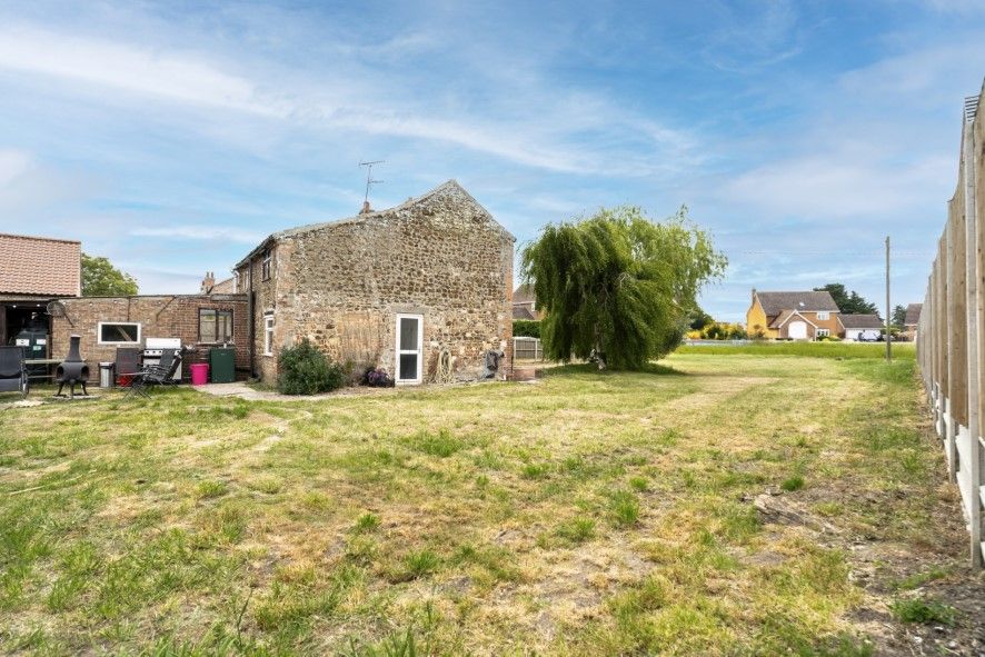 Property photo 3 of 27