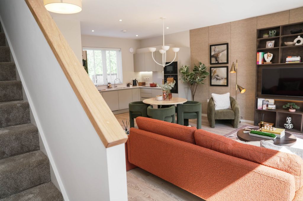 Property photo 3 of 12 Show Home