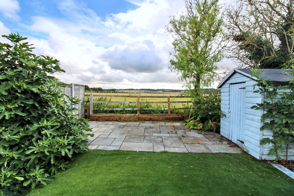 Property photo 2 of 28