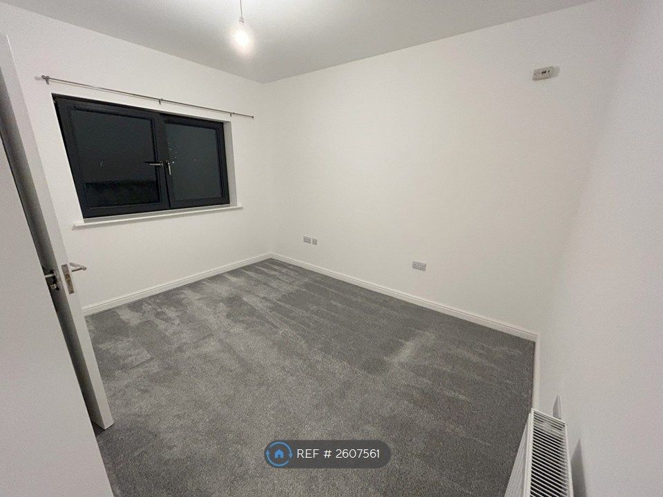 Property photo 3 of 6 Master Bedroom
