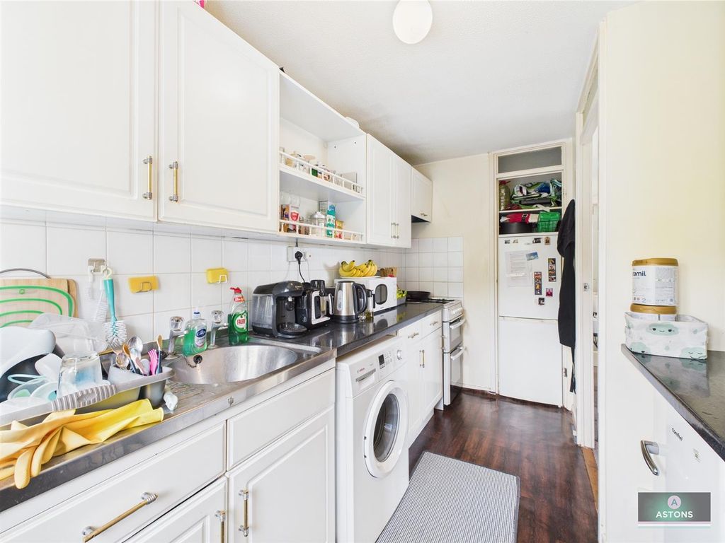 Property photo 3 of 8 Kitchen