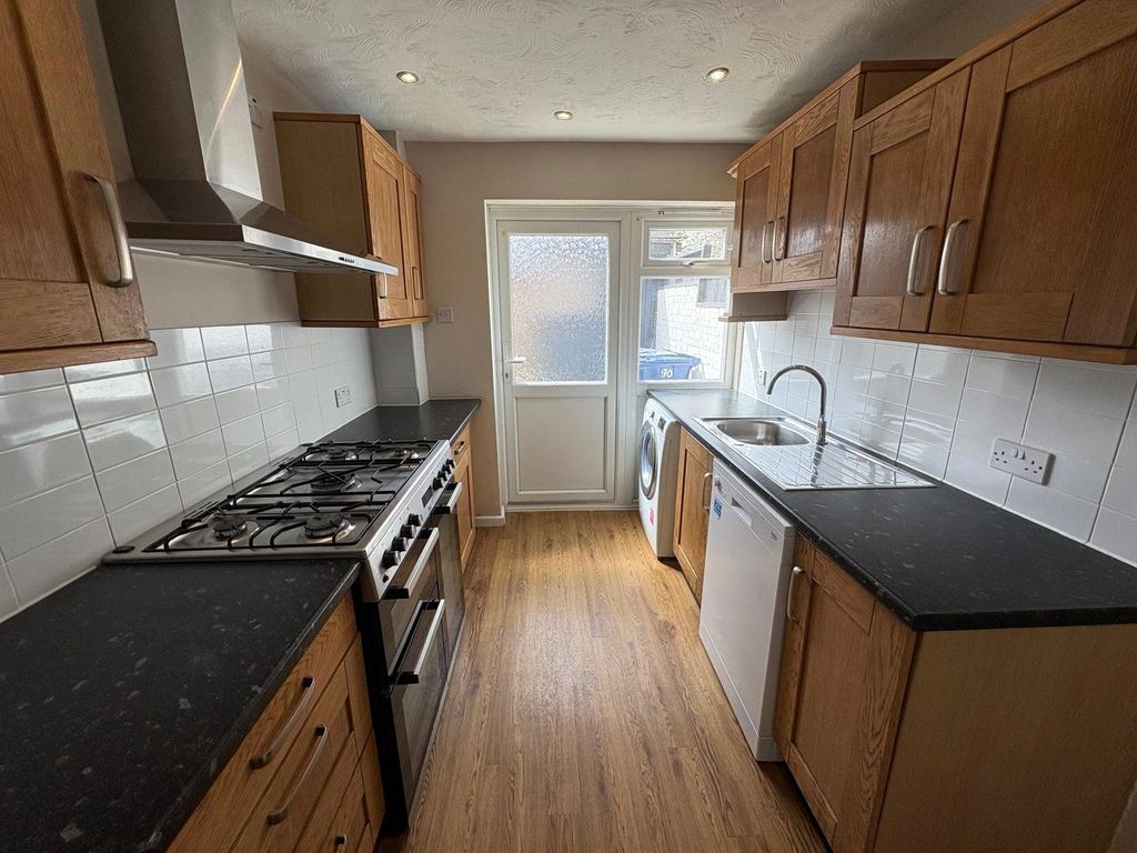 Property photo 3 of 16 Picture No. 19