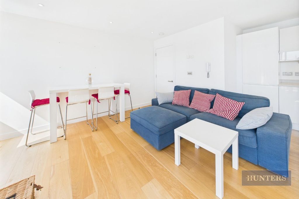 Property photo 3 of 13 Cam05152G0-Pr0170-Still016.Jpg
