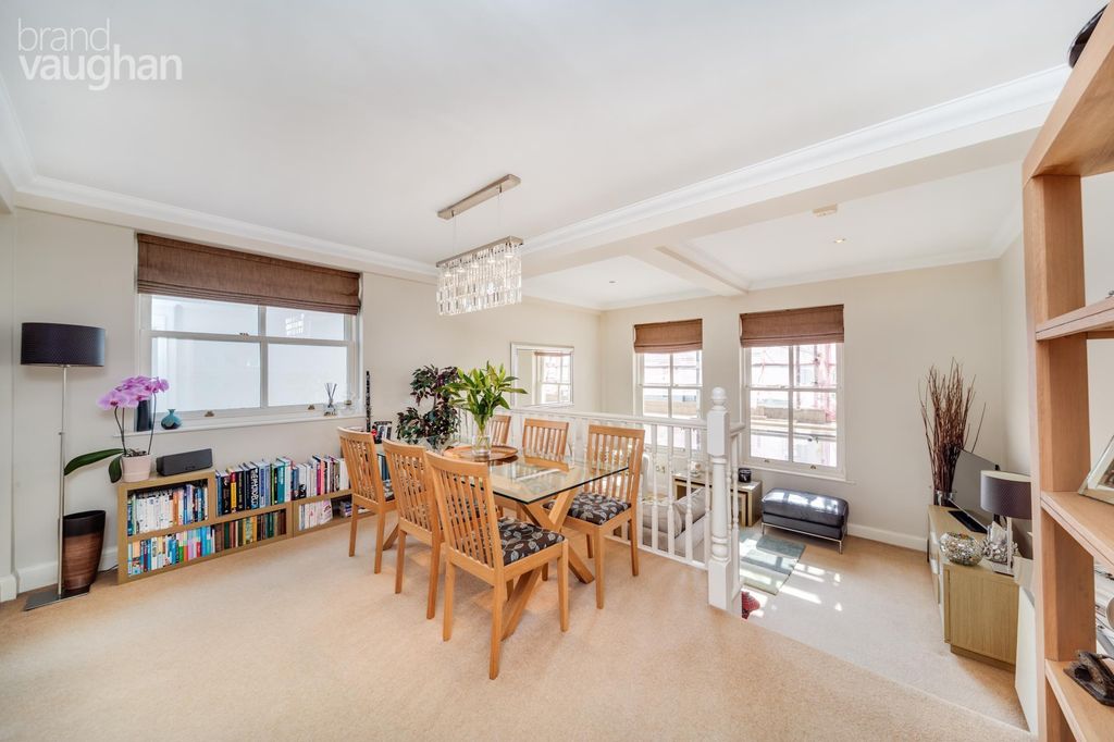 Property photo 2 of 12 Reception