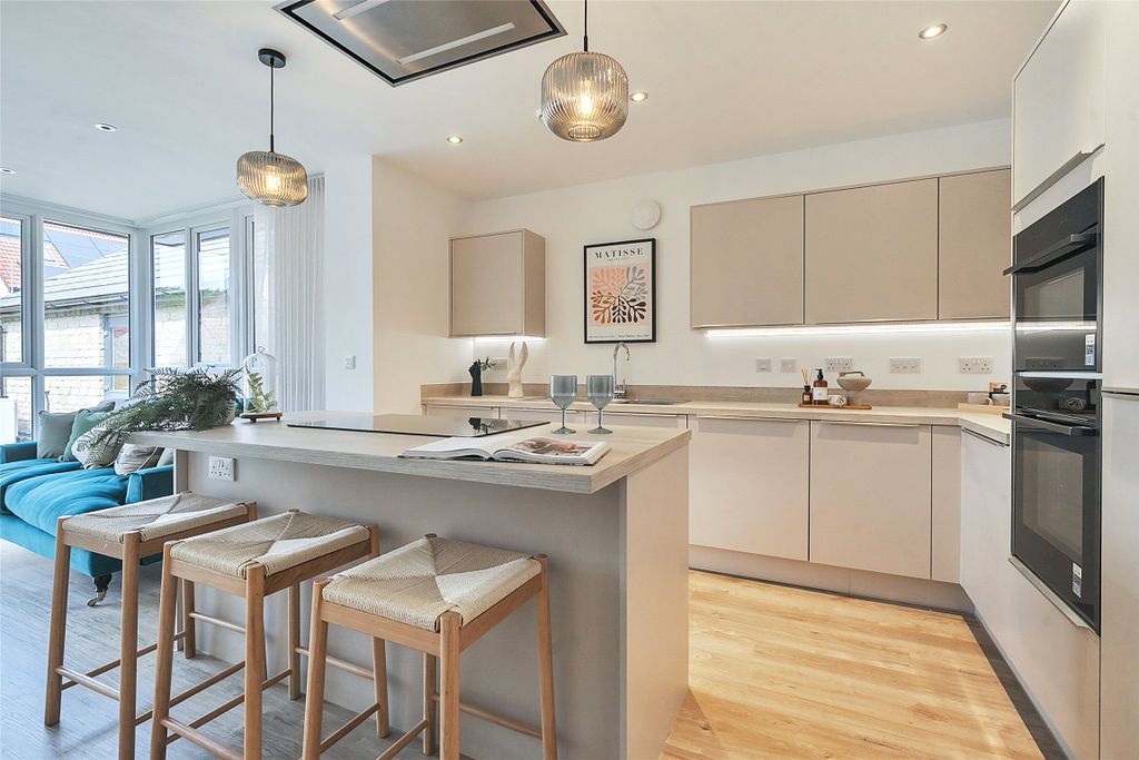 Property photo 3 of 11 Kitchen